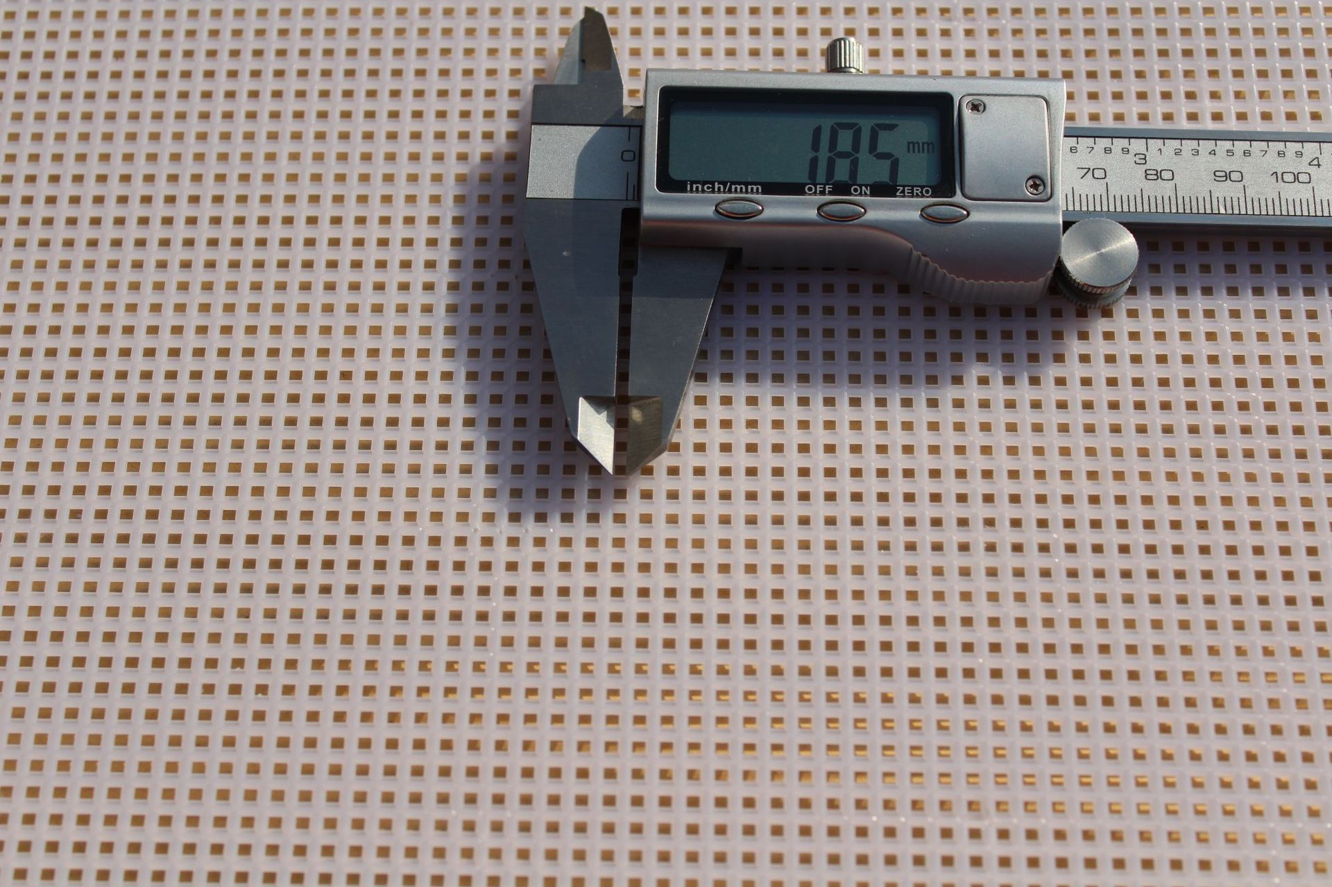 7tc three-dimensional embroidery can be cut grid 26x33.5cmpc grid board three-dimensional embroidery tissue box special hook bag