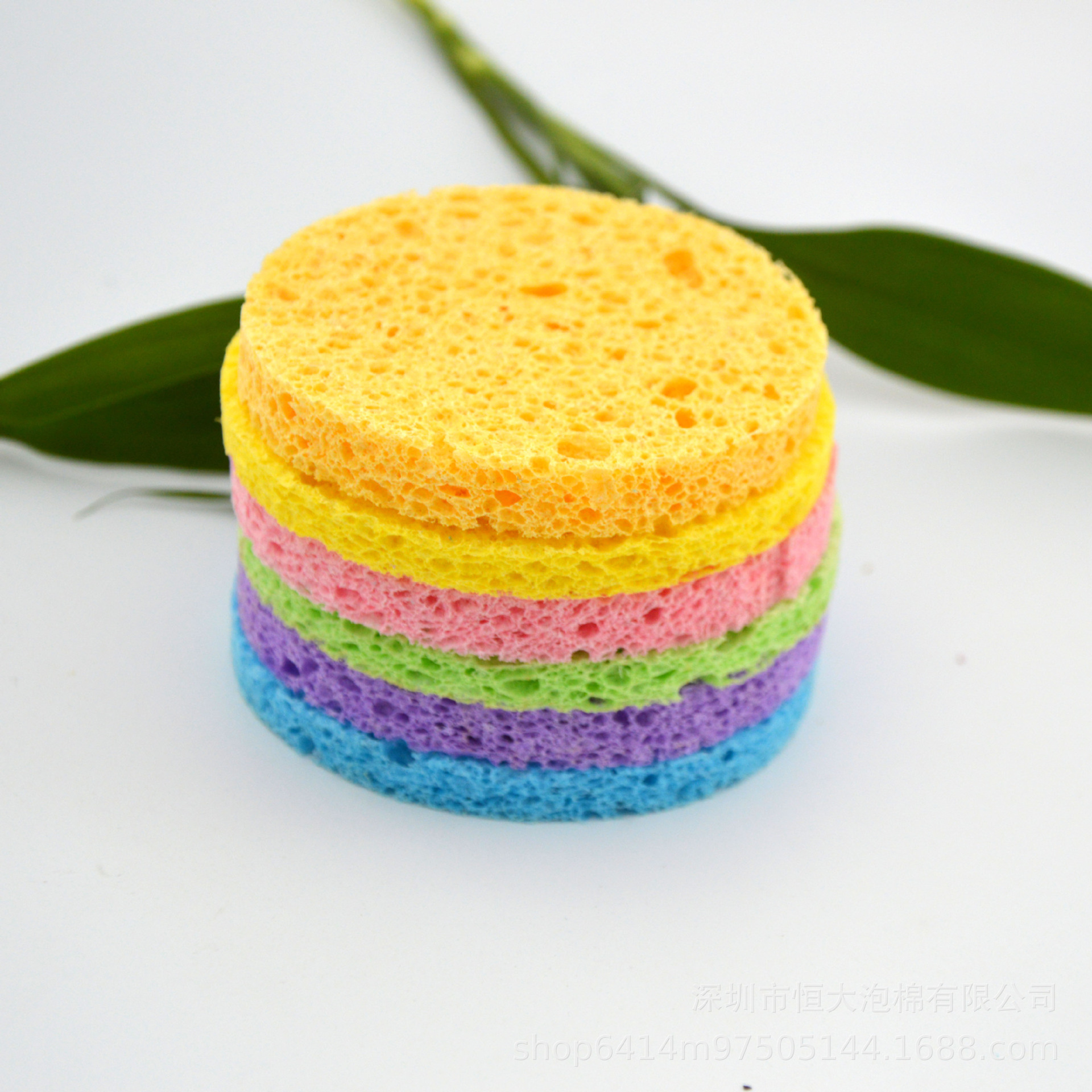 Wholesale Compressed Wood Pulp Cotton Face Puff, Microfiber, Biodegradable, Expanding When Exposed to Water, Multi-Color Face Wash Puff, Wood Pulp Cotton