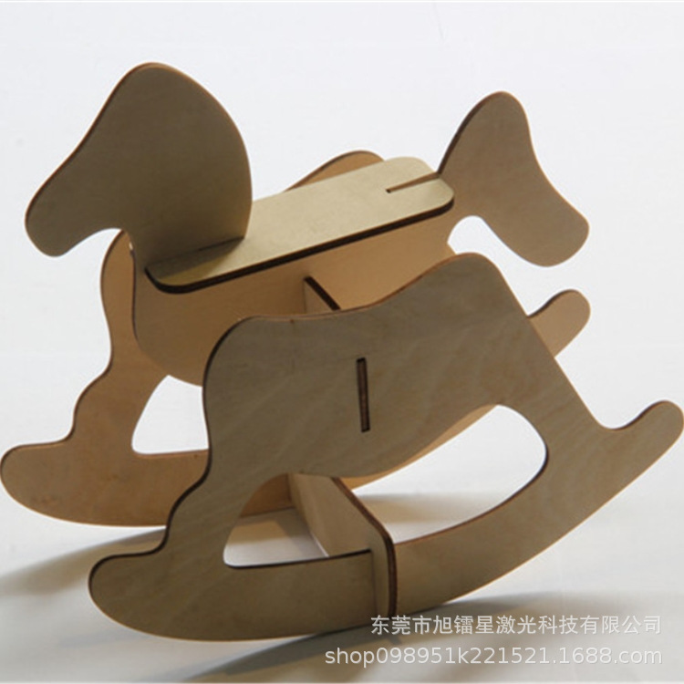 Лазерная резка акриловых и фанерных панелей