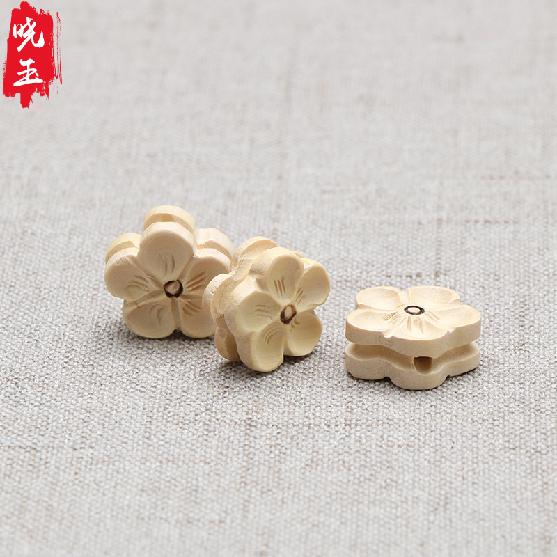 Peach wood carved five-petal plum flower four-leaf clover boxwood plum flower jewelry braided bracelet pendant
