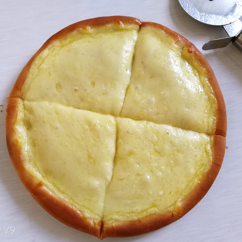 Saya new soft pizza bottom soft milk flavor Chewy 7-12 inch thick pizza semi-finished products