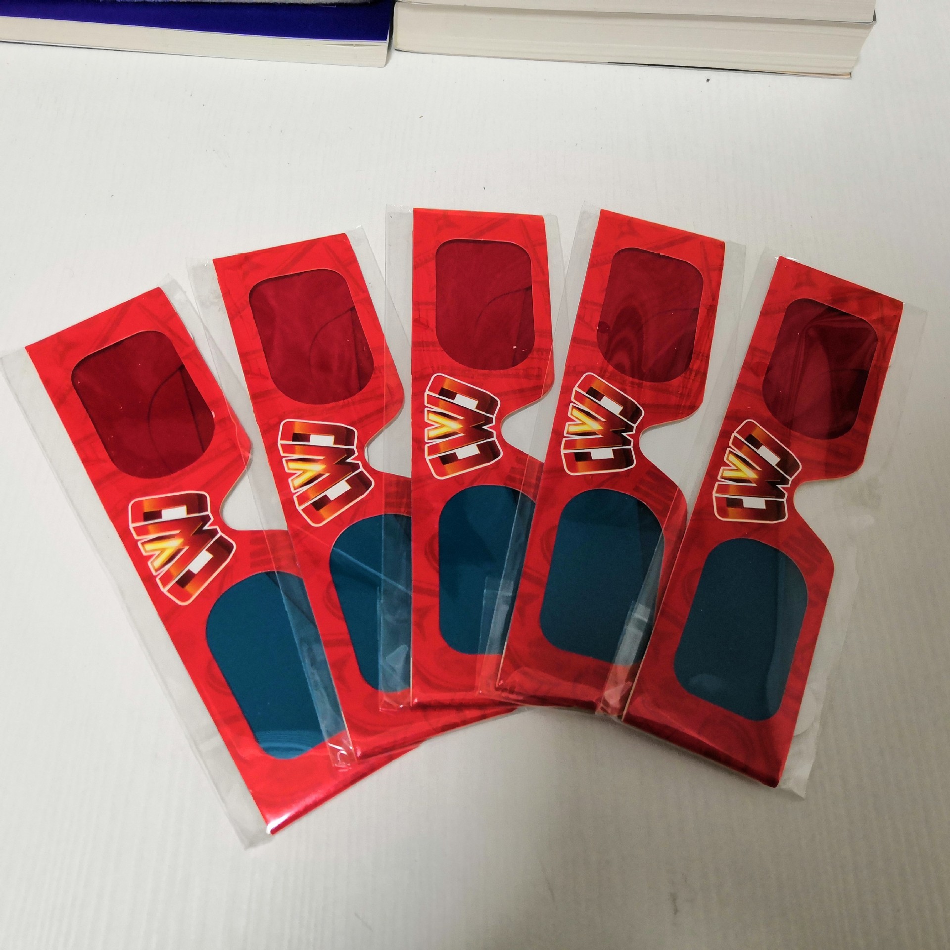 Производитель печатает бумажные 3D очки, красные и синие стереоскопические очки, одноразовые 3D очки