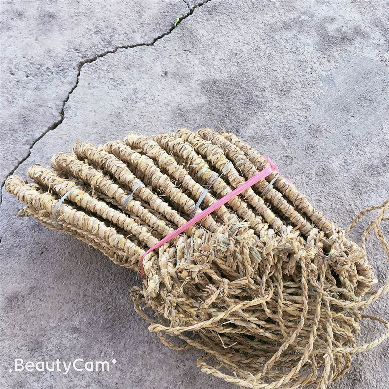 Factory wholesale hand-woven straw straw dragon beard grass drifting Red Army Long March straw shoes snow non-slip shoes