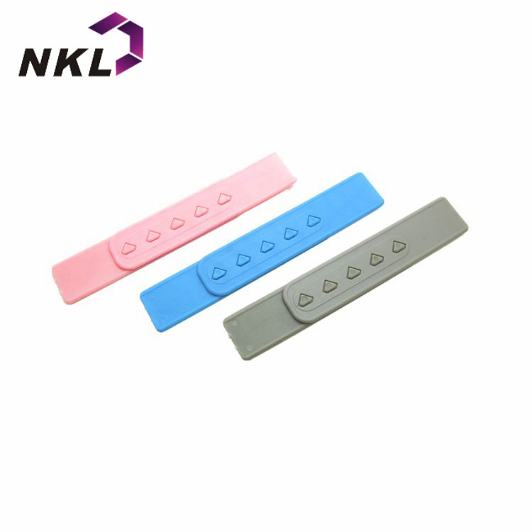 Manufacturers selling plastic cap buckle adjustment seven-hole breasted single and double-row hat accessories buckle plastic hole breasted GRS