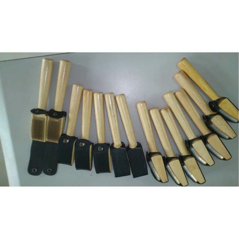 Manufacturers supply wooden brush dance shoe brush wooden steel Special ballet shoe brush dance shoe brush wooden brush