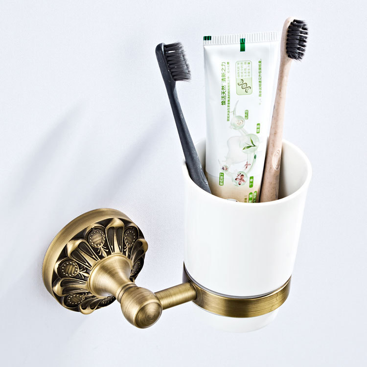 Фабрика сантехники Ou Bei оптовая продажа антик бронзового рельефного круглого основания керамического стакана для полоскания одиночный держатель для стакана сантехническое оборудование