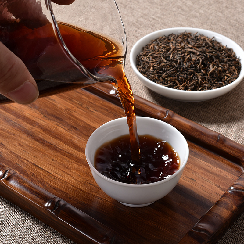 Wholesale Factory Price Direct Shipment of Yunnan Pu'Er Tea from Menghai, Brown Mountain, and Banzhang, Palace-Grade Golden Bud Ripe Tea with a Mellow Aroma