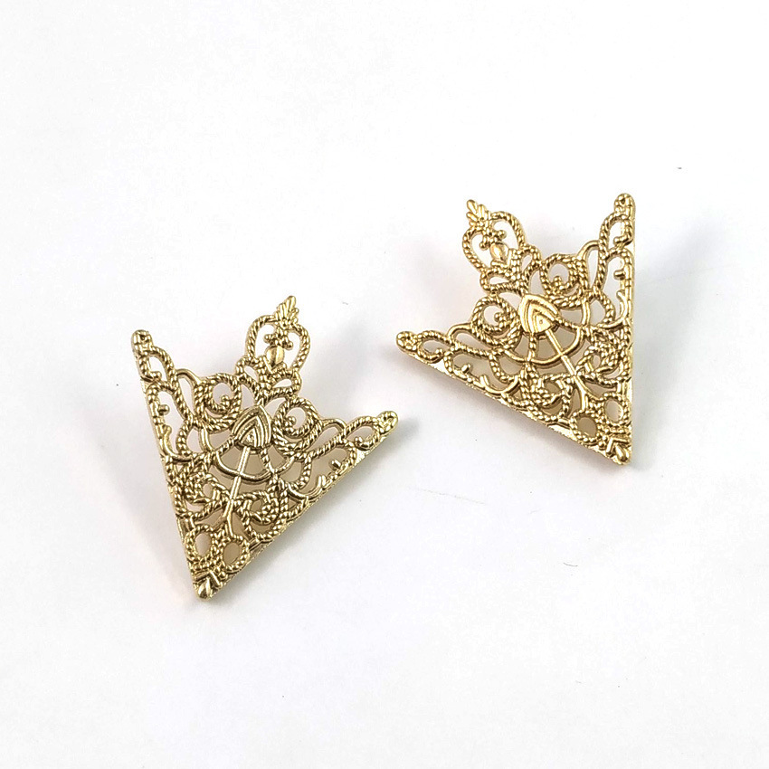 Korean jewelry Korean hollow flower shirt collar clip fashion vintage collar buckle brooch men and women collar pin tide
