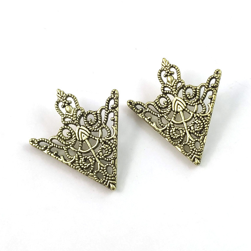 Korean jewelry Korean hollow flower shirt collar clip fashion vintage collar buckle brooch men and women collar pin tide
