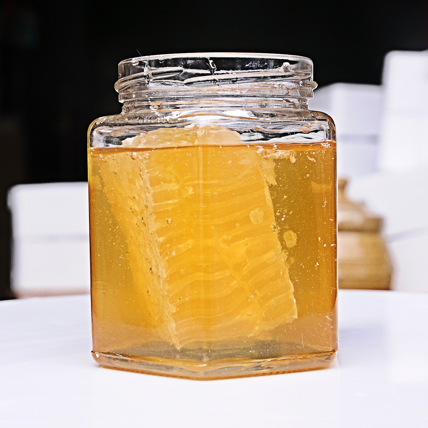 Jian Fengyuan chewing honeycomb honey 1 Jin bottled farm hive self-produced honeycomb with honey 500g