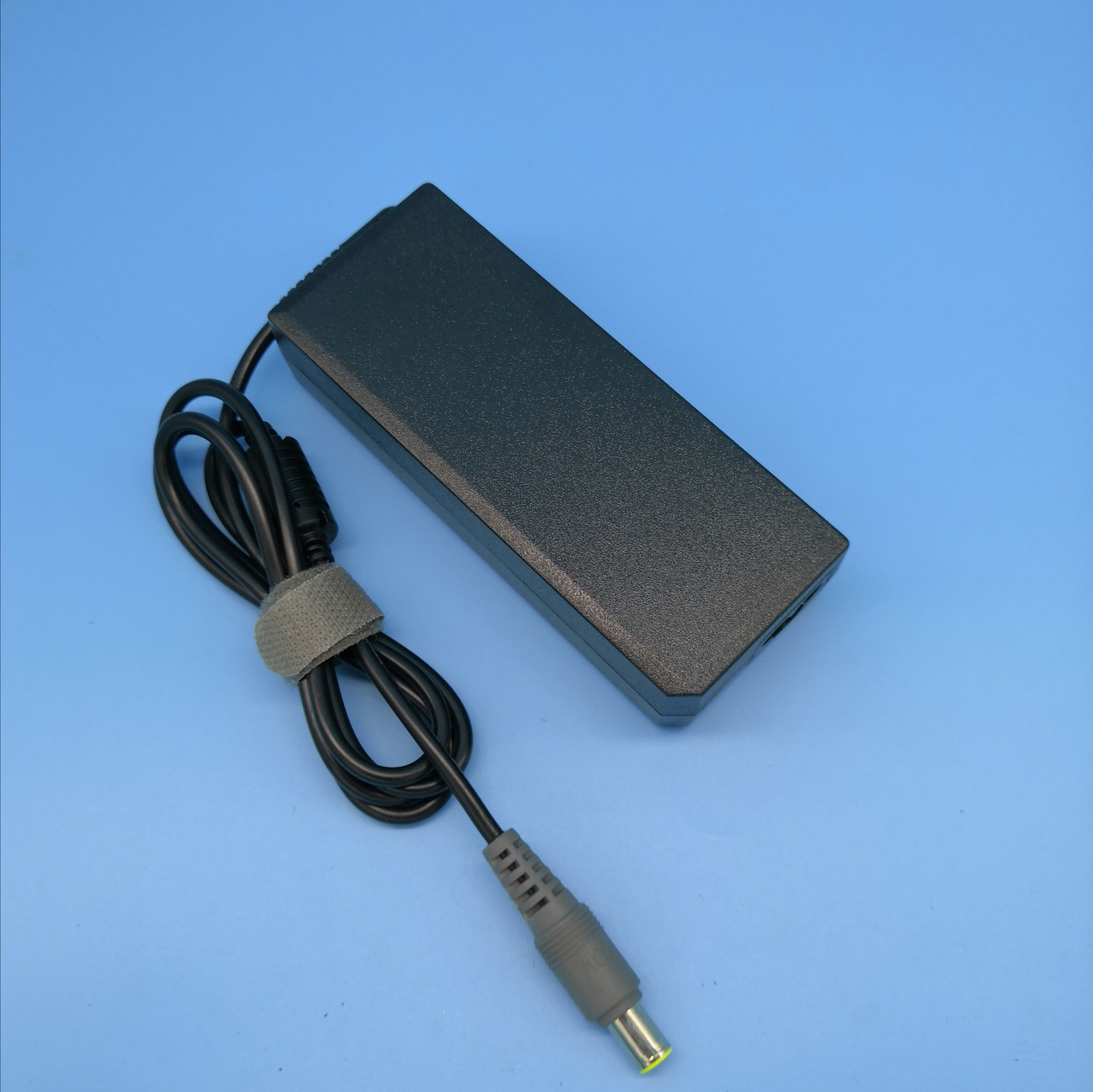 Applicable to LENOVO LENOVO notebook power adapter 90W20V4.5A90W charger interface 8.0 pin