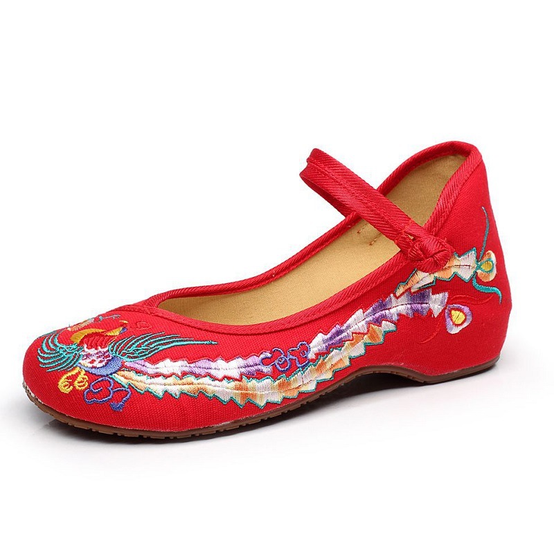 Recruit an agent wholesale old Beijing embroidered shoes women's ethnic style cloth shoes bride's wedding shoes square dancing