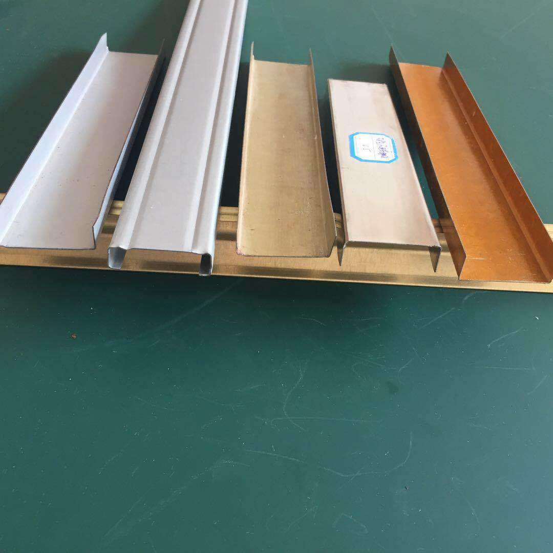 Triangular Ribbed Aluminum Gusset Board Auxiliary Material, Billboard Aluminum Gusset Board, Ribbed Board Manufacturer with Large Supply, Favorable Price, Moisture-Proof Ceiling