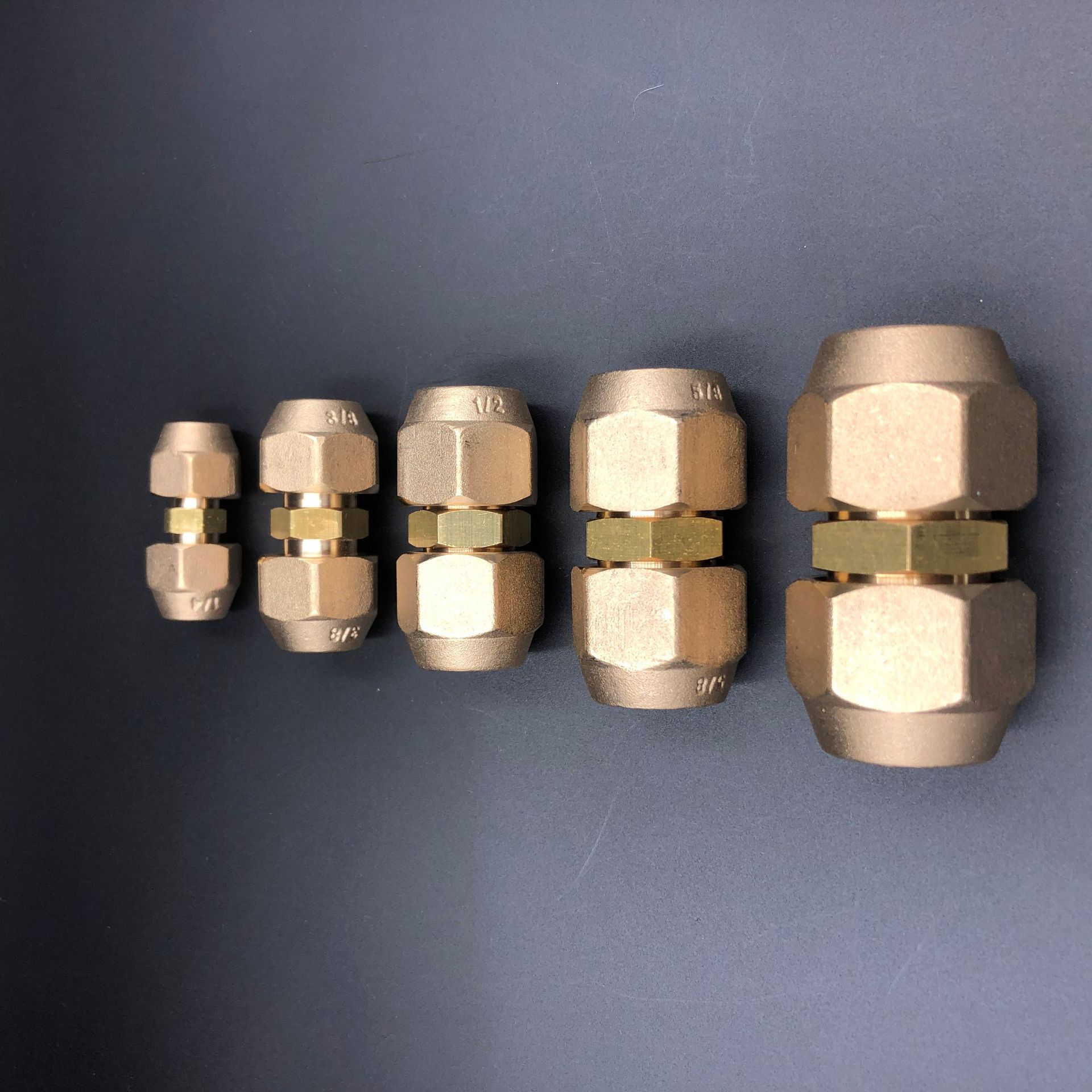 Поставка латунного муфтового соединения, двойная медная труба для кондиционера, муфта с гайкой, удлиненные фитинги для холодильников