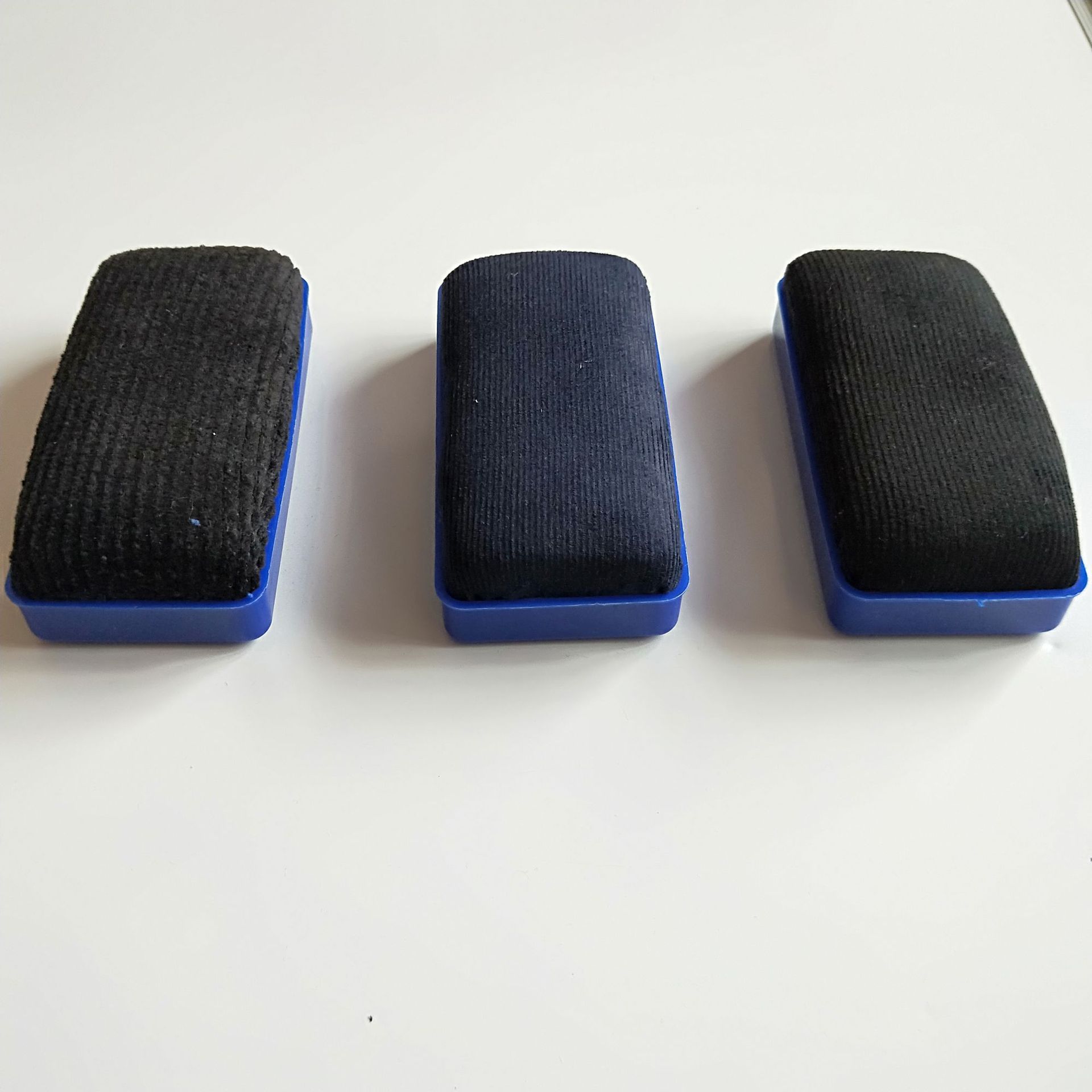 Blackboard eraser whiteboard eraser plastic shell thickened flannel whiteboard eraser magnetic