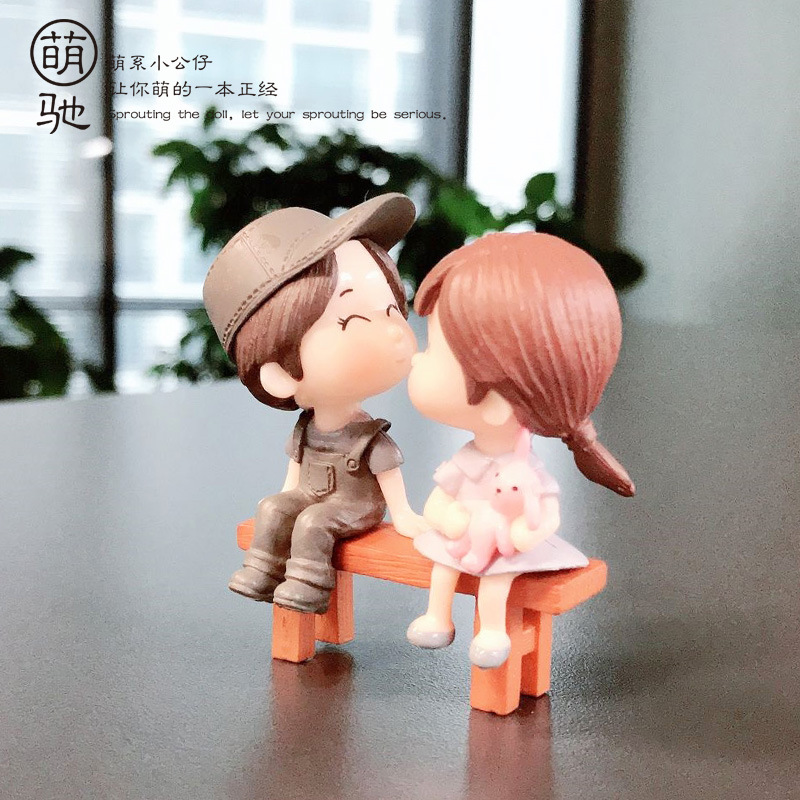 Micro Landscape Stool Couple Micro Kissing Doll Doll Ornament Keychain Chinese Valentine's Day Pendant Cake Wholesale