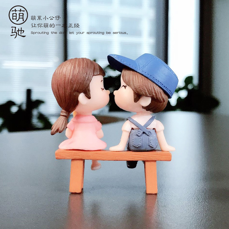 Micro Landscape Stool Couple Micro Kissing Doll Doll Ornament Keychain Chinese Valentine's Day Pendant Cake Wholesale