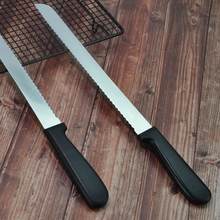 Baking Pastry Knife Stainless Steel Serrated Bread Knife Cake Knife Durable Toast Slicing Knife Does Not Shed Crumbs in Stock