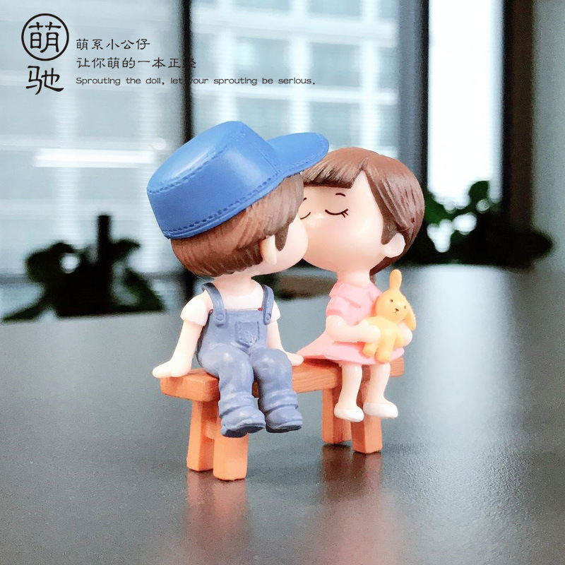 Micro Landscape Stool Couple Micro Kissing Doll Doll Ornament Keychain Chinese Valentine's Day Pendant Cake Wholesale