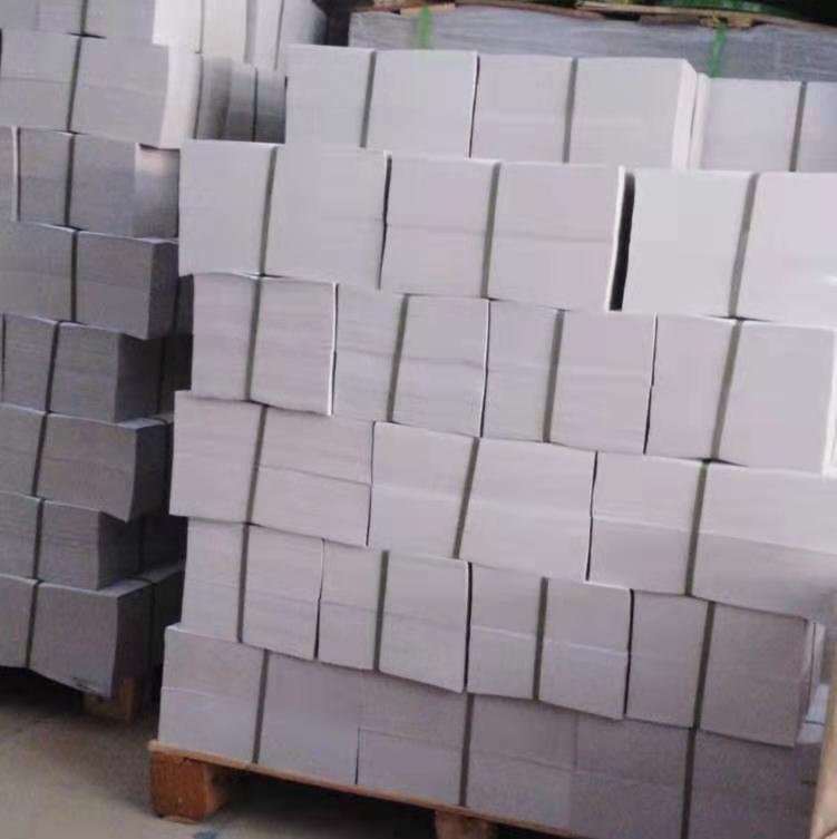 Spot 250 grams of white clothing lined cardboard T-shirt chiffon shirt packaging cardboard gray white side double-sided white cardboard