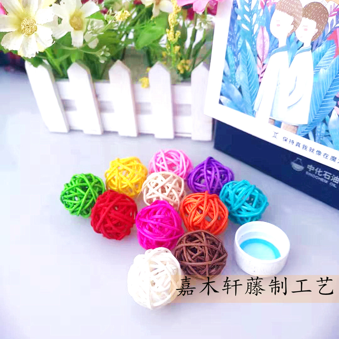Factory direct 3cm white rattan ball aromatherapy rattan ball kindergarten shopping mall decoration