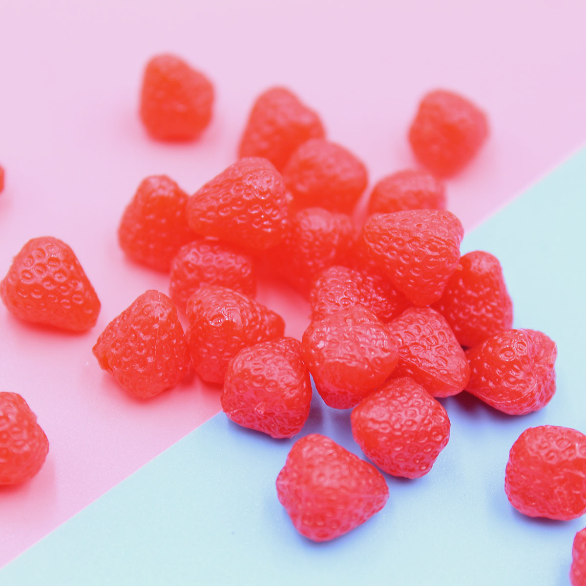 Fun Miniature Food Toys Artificial Mini Strawberry DIY Cream Glue Mobile Phone Case Jewelry Accessories Handmade Materials Wholesale