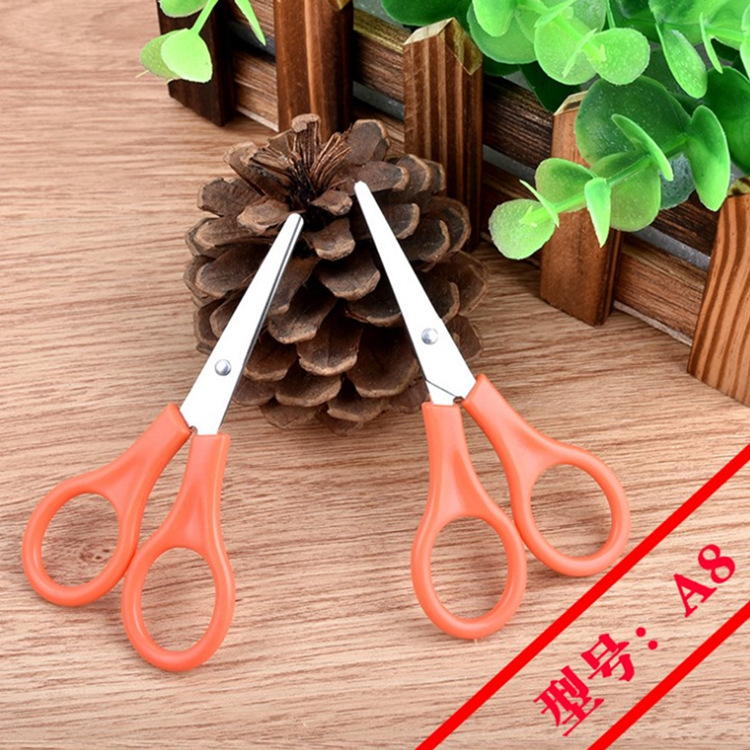 Emergency bag accessories small scissors household sewing bag gauze scissors mini student scissors size 9 * 4.8cm