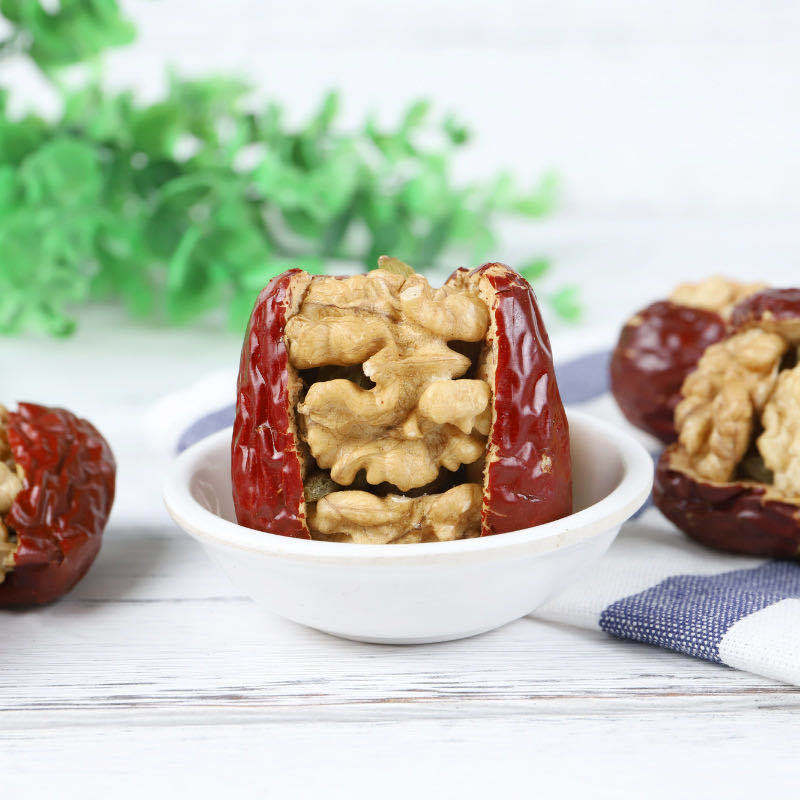 Wholesale Xinjiang jujube with walnut kernel 500g Hotan jujube walnut kernel with raisins snack snacks