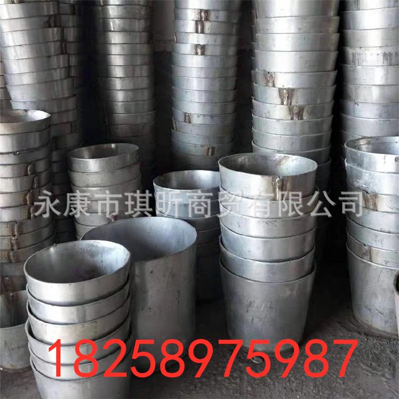 Manufacturers sell a large number of aluminum buckets aluminum water casting material bucket with nozzle aluminum water pouring bag aluminum water spoon scooping aluminum bucket spoon