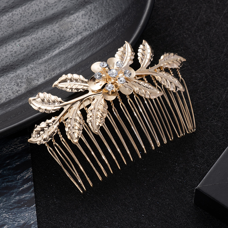 Factory direct supply hair comb comb new fashion leaves hair accessories European and American trend metal hair pin bride hair accessories