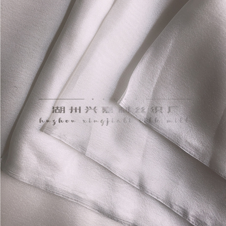 5mm foreign textile 140 door width Geng Juan electric textile luster transparent silk fabric feels soft and skin-friendly