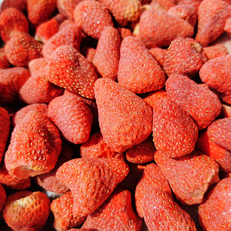 FD лиофилизированная клубника класс А целая клубника хрустящая оптовая продажа снежная хрустящая выпечка сырая клубника хрустящая