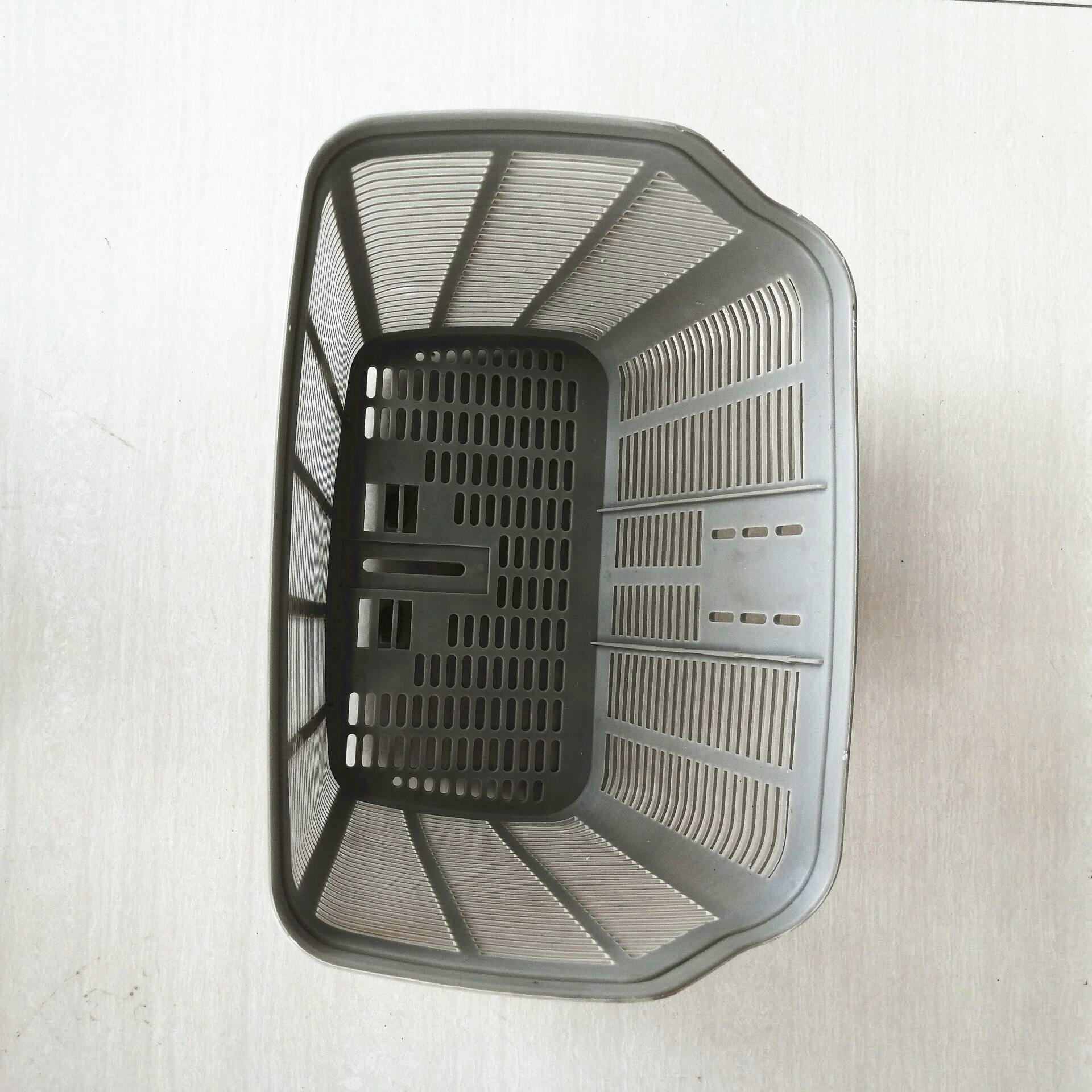Plastic car basket with lid/basket/Raccoon bicycle basket bicycle electric car plastic car basket