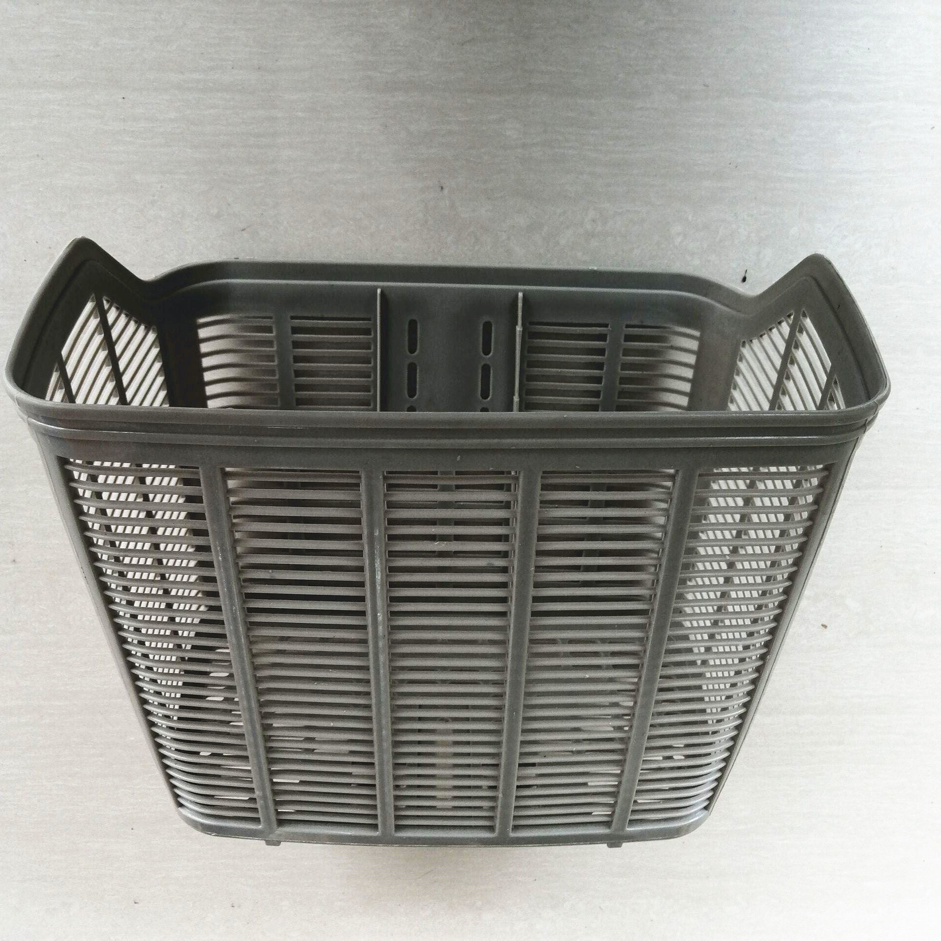 Plastic car basket with lid/basket/Raccoon bicycle basket bicycle electric car plastic car basket