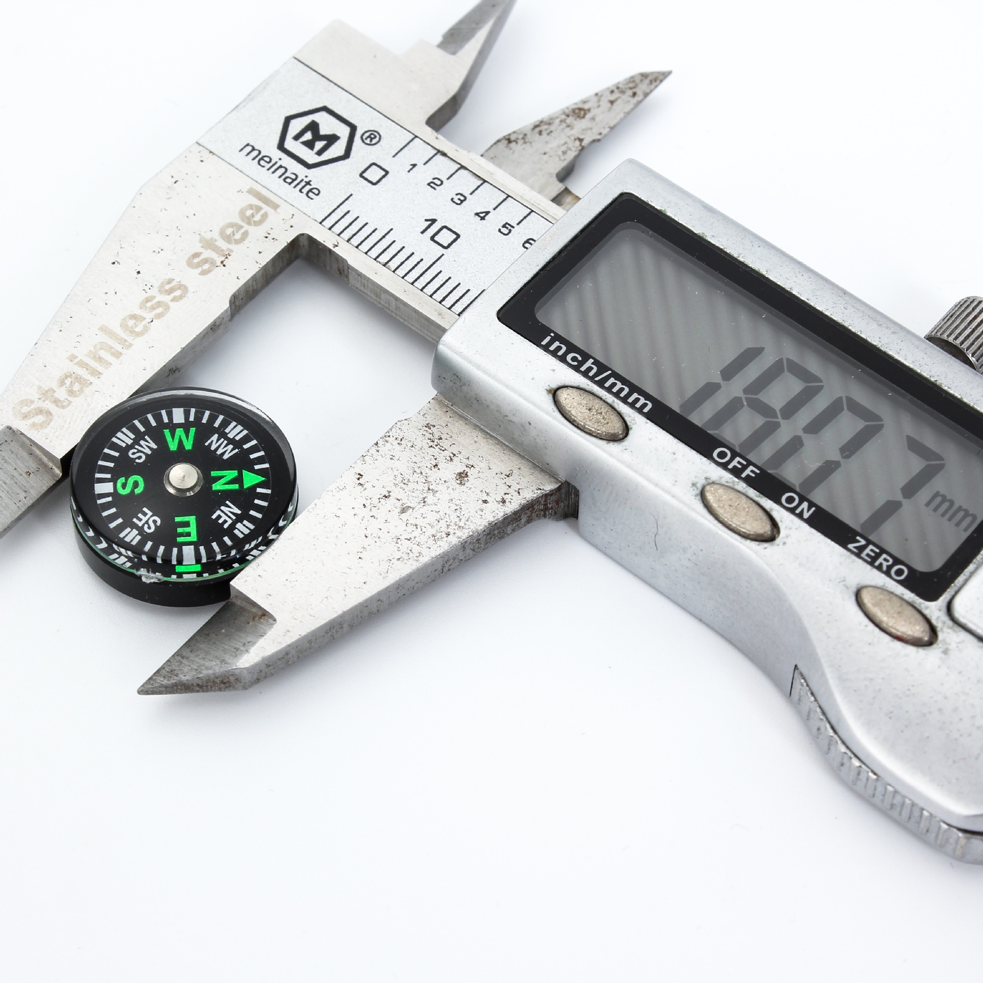 Manufacturer's Supply of High-Quality Outdoor Compasses, a Variety of Styles in Stock, North Compass 18mm, Accurate Oil-Injection Compass