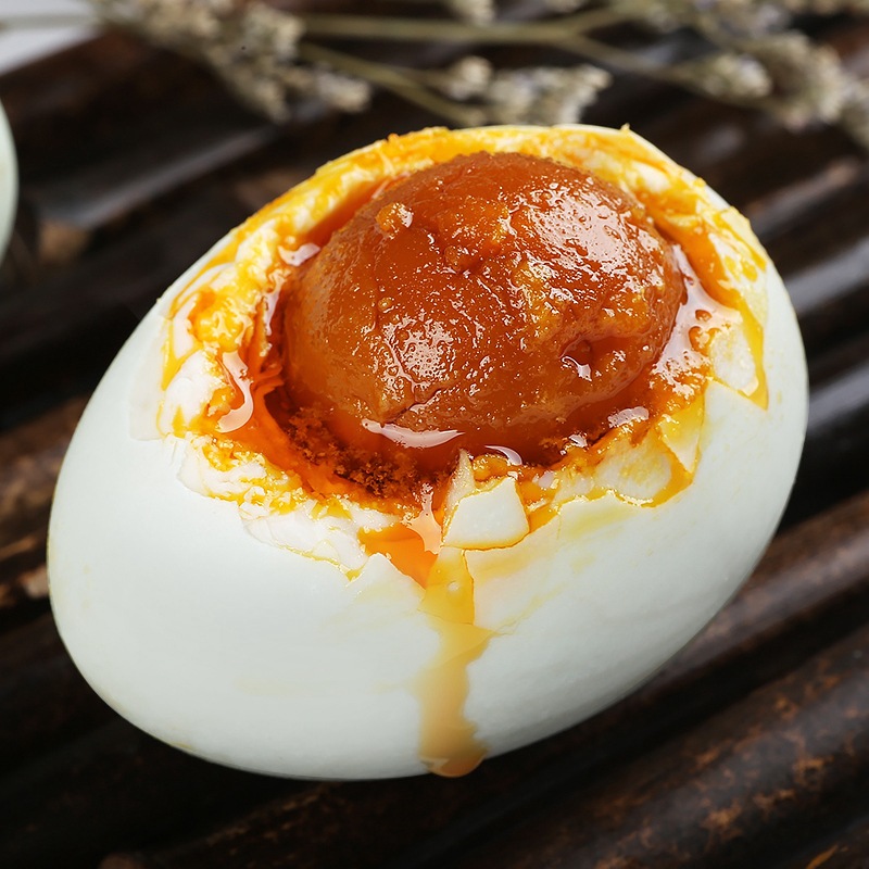 Factory direct sales of Shendan single red heart oil salted duck eggs independent packaging instant super cooked duck eggs delicious