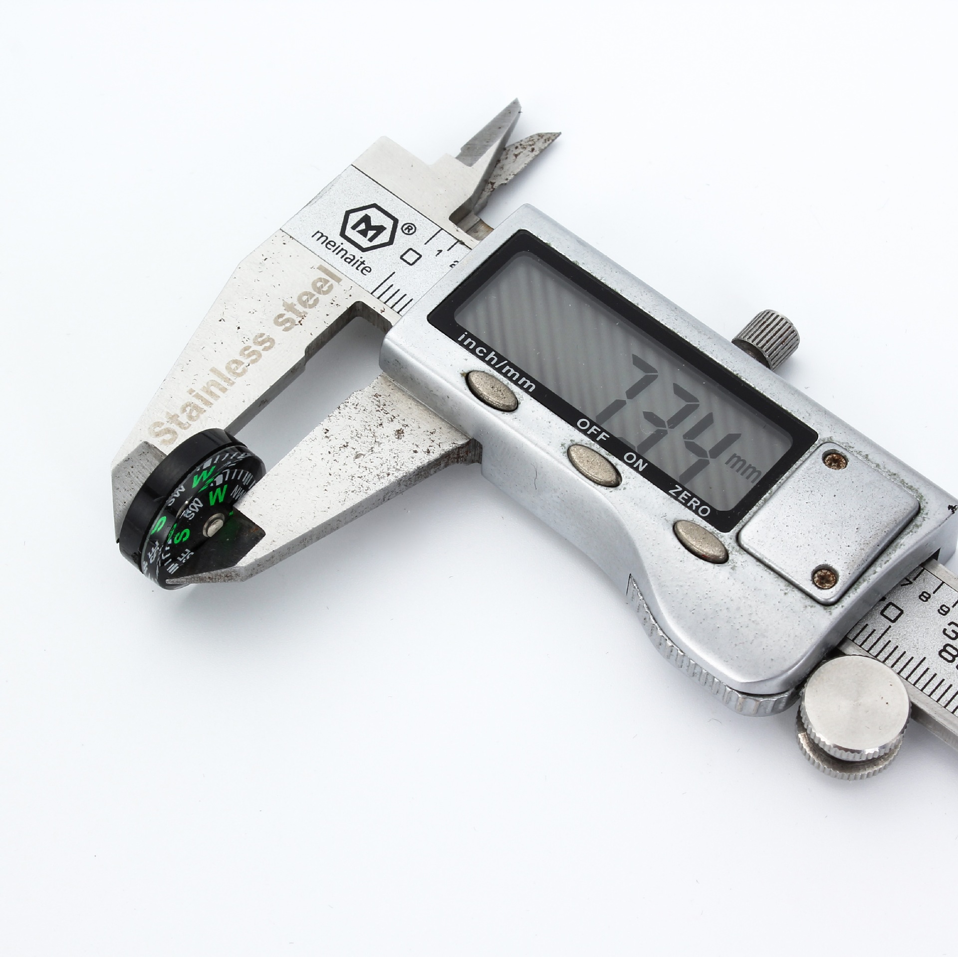 Manufacturer's Supply of High-Quality Outdoor Compasses, a Variety of Styles in Stock, North Compass 18mm, Accurate Oil-Injection Compass