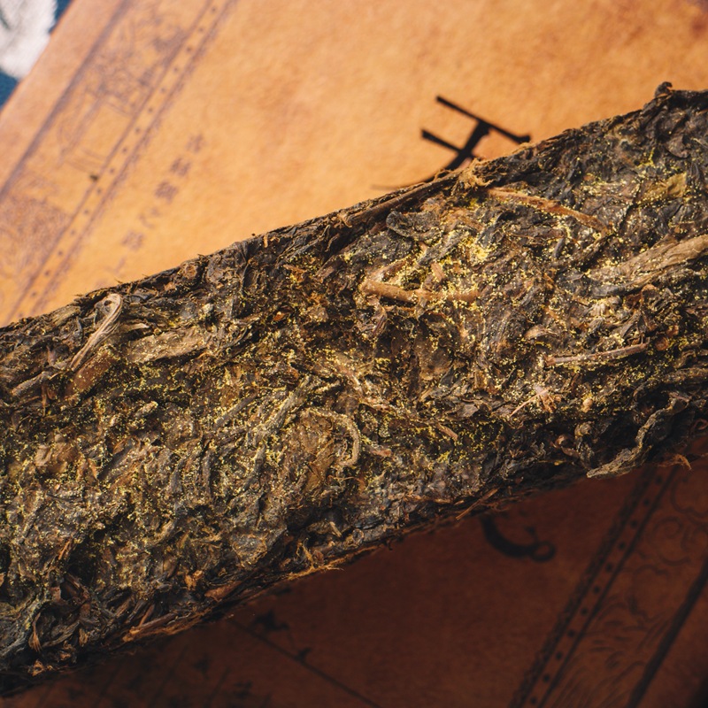 2015 Old Material Raw Material Pressed Black Tea 1000g Tianjian Fu 1.0kg Golden Flower Fu Tea Handmade Black Tea Brick