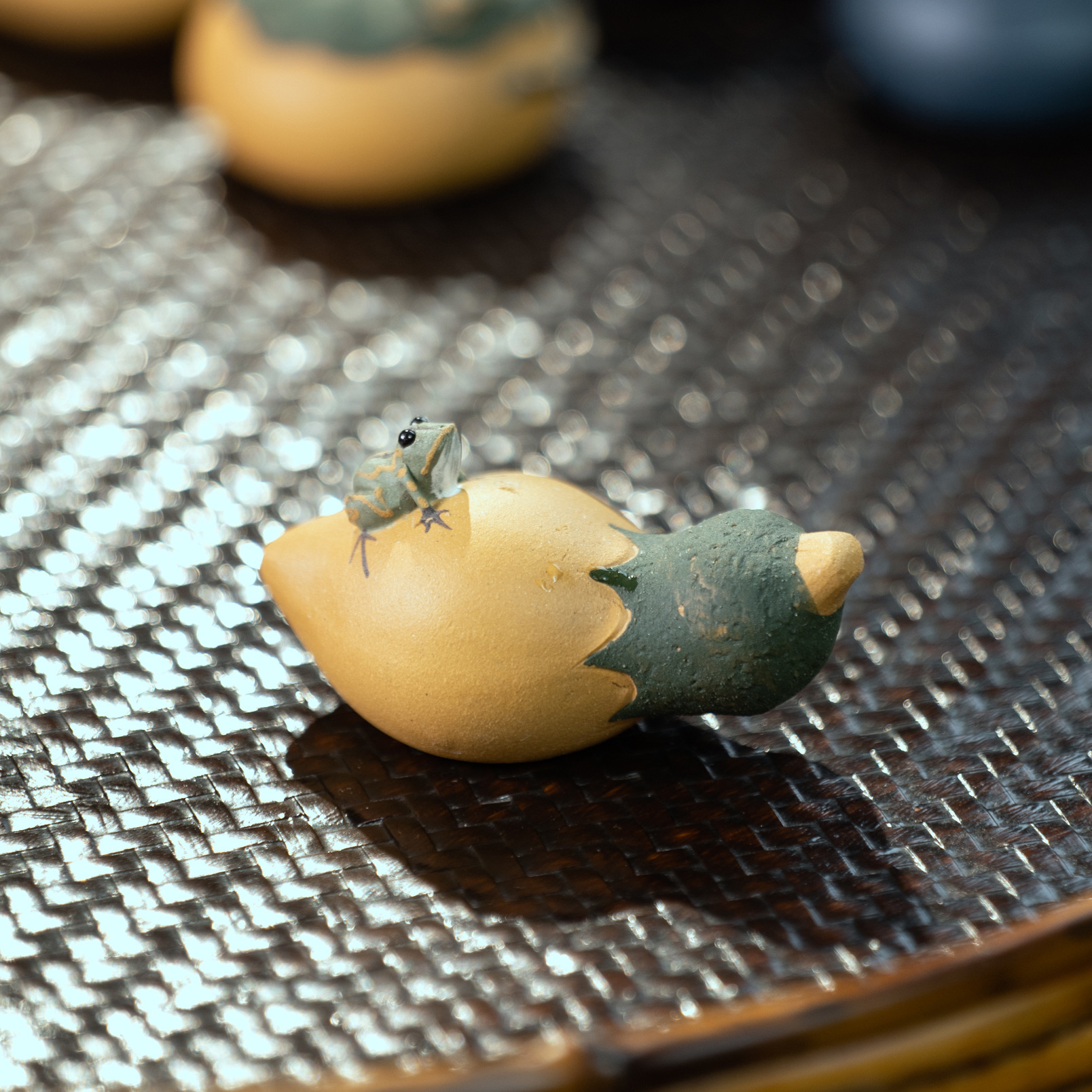 Yixing Purple Sand Tea Pet Water Spray Watermelon Ornaments Handmade Frog Pumpkin Lotus Seed Lemon Broad Bean Tea Set Sculpture Wholesale