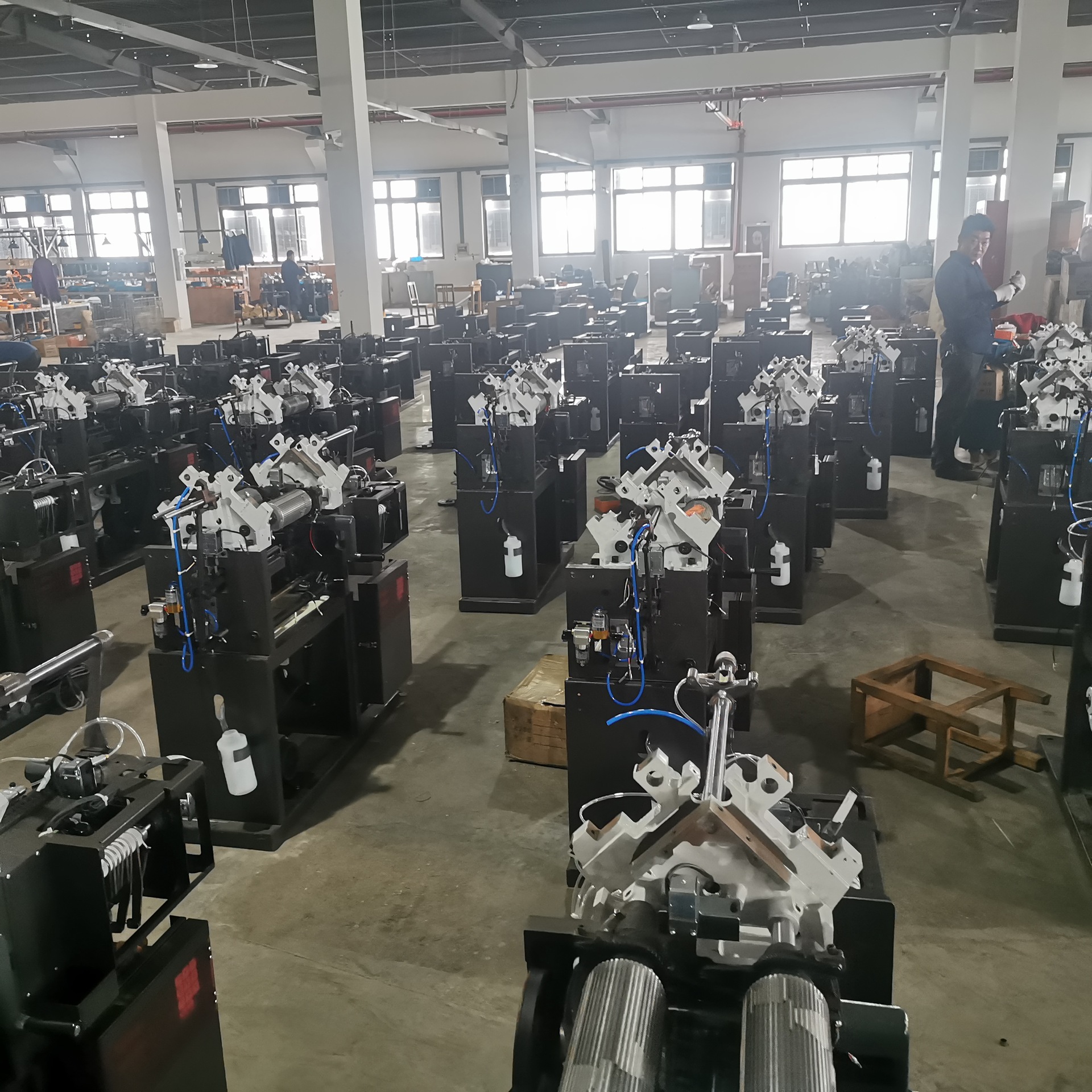 Full-automatic knitting glove machine Full-automatic high-speed glove machine Labor protection gloves one-time forming machine