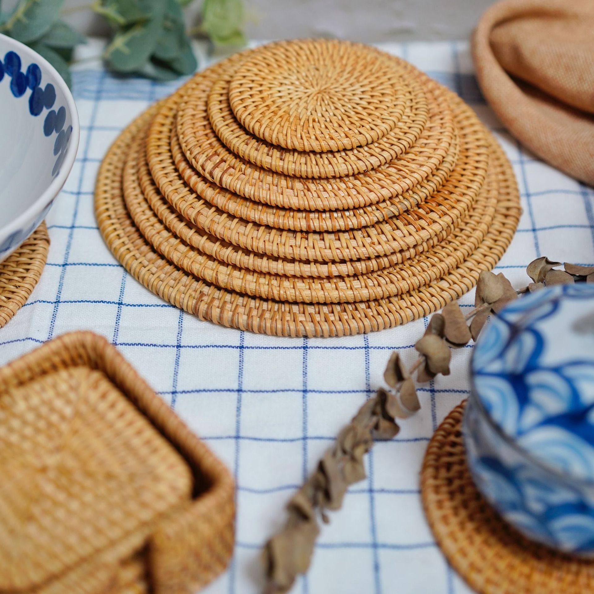 Spot Vietnam rattan coaster round table cup mat autumn rattan dining table Western food mat insulation tea accessories wholesale
