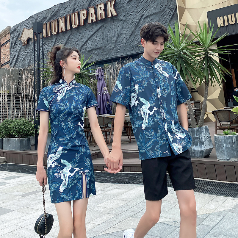 Чонгсам для пары Летняя рубашка Мужской костюм Популярный китайский стиль Рубашка с журавлем и цветами Короткий рукав Разрезное платье