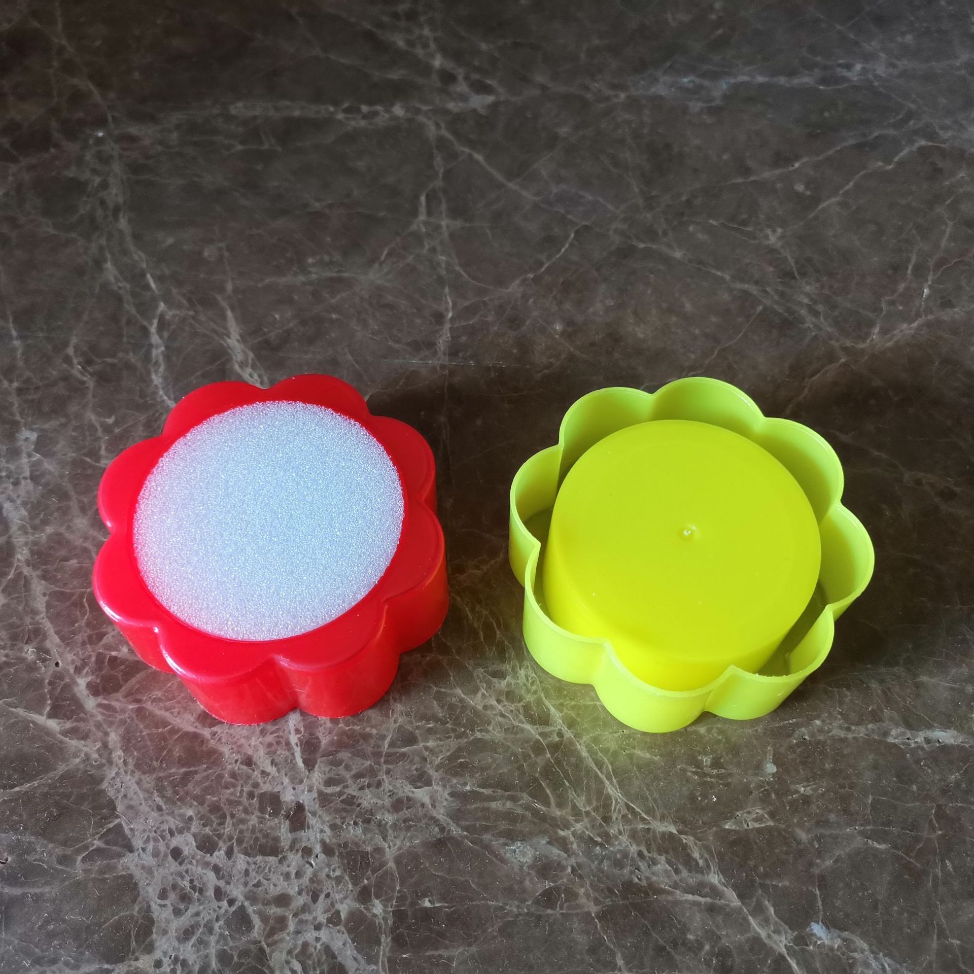 Sponge tank pool wet hand equipment office stationery counting money dip tank plum blossom type water tank financial supplies