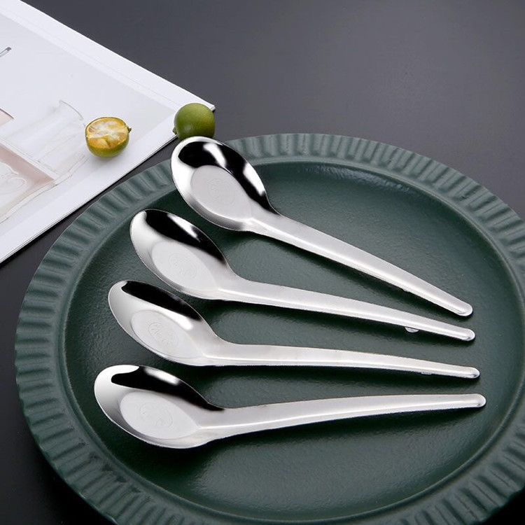 Non-Magnetic Stainless Steel Spoon with the Character for Prosperity, Suitable for Canteens and Fast Food Restaurants, Thickened Long-Handled Spoon for Home Use, Suitable for Watermelon