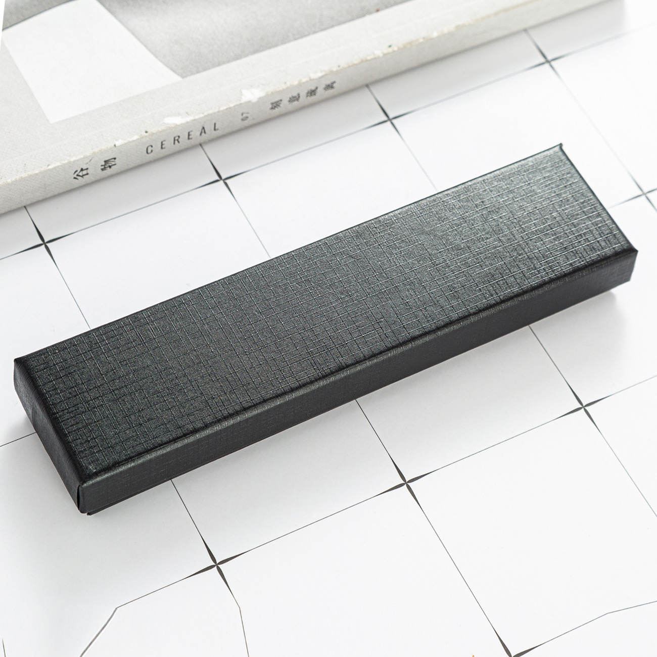 Wholesale spot cover cardboard gift pen box pen box ballpoint pen packaging box bronzing LOGO text