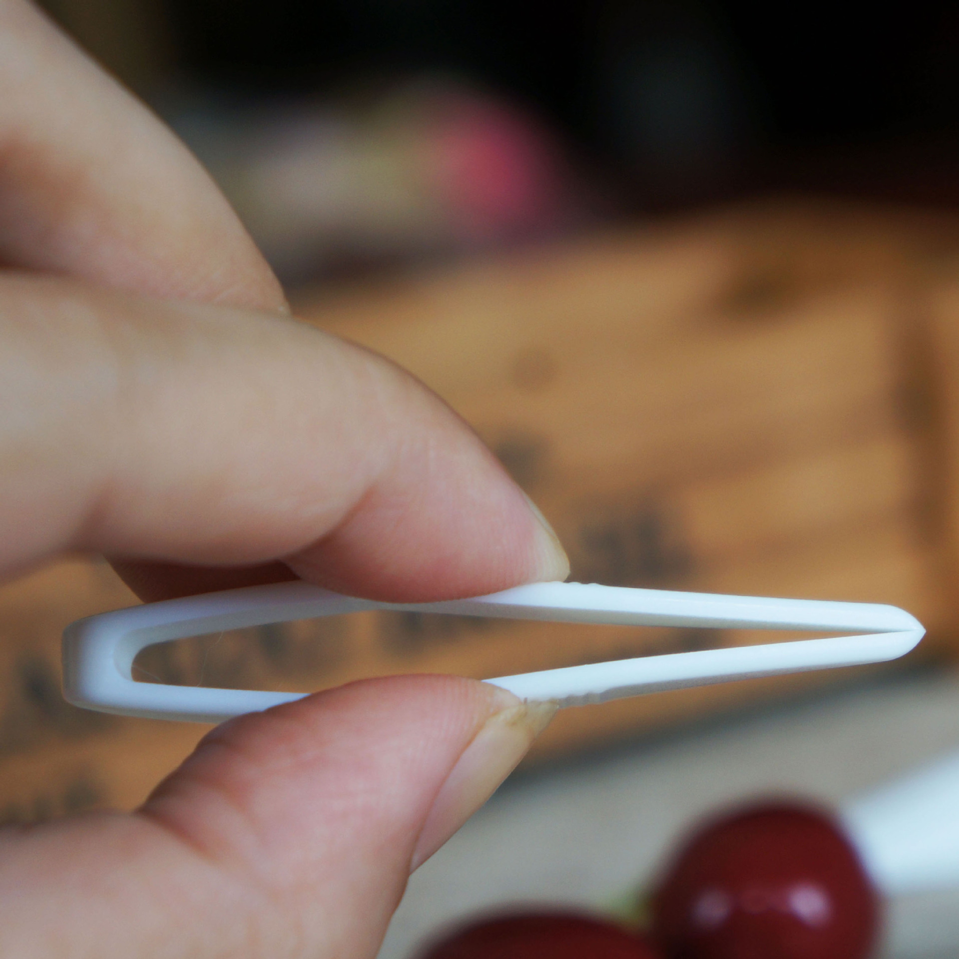 Plastic tweezers Y fork lace double eyelid clip plus hard non-slip new material tight clip white mask clip