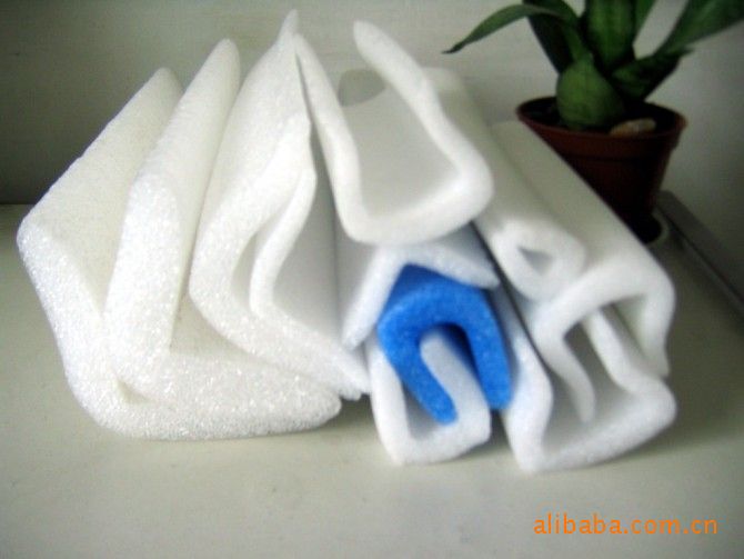 Долгосрочное производство и поставка различных спецификаций обертывания краев из Epe перлового хлопка, защиты углов и краев