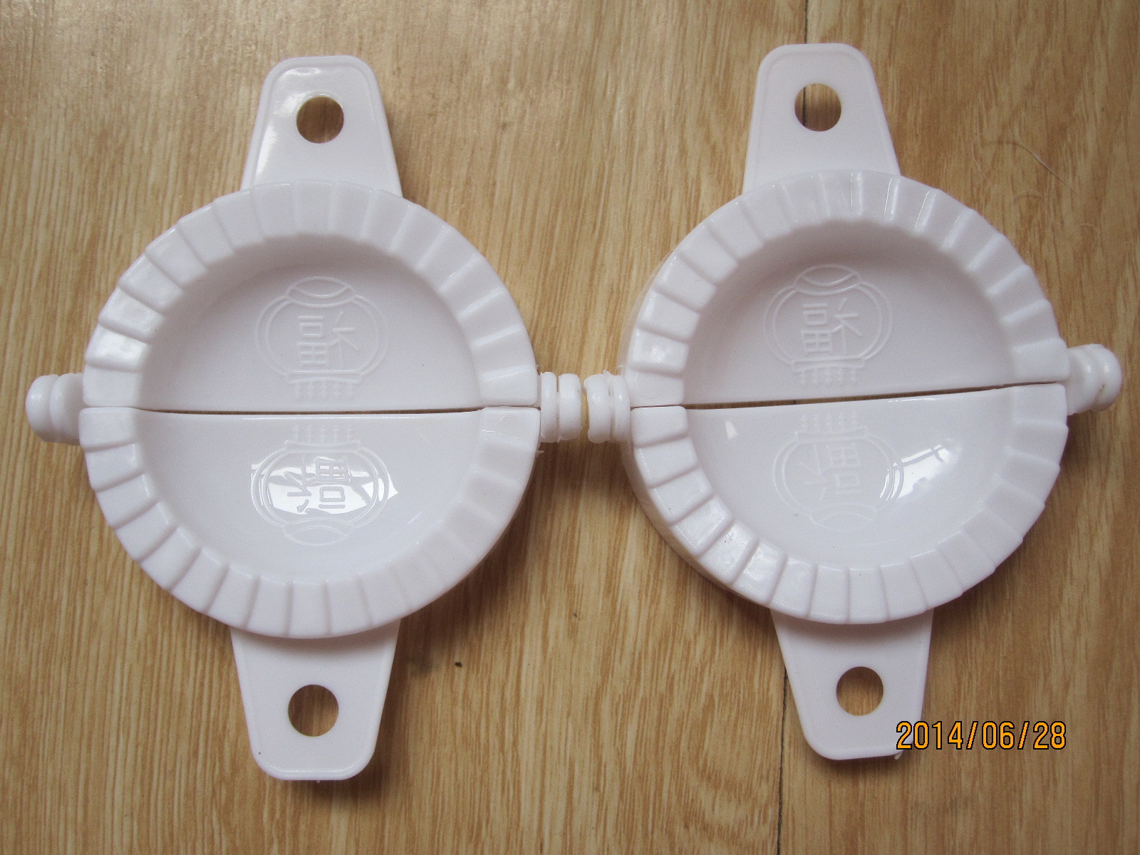 Kitchen Household Dumpling Making Device Manual Dumpling Clip Plastic Dumpling Mold 7cm Wholesale Small Gifts