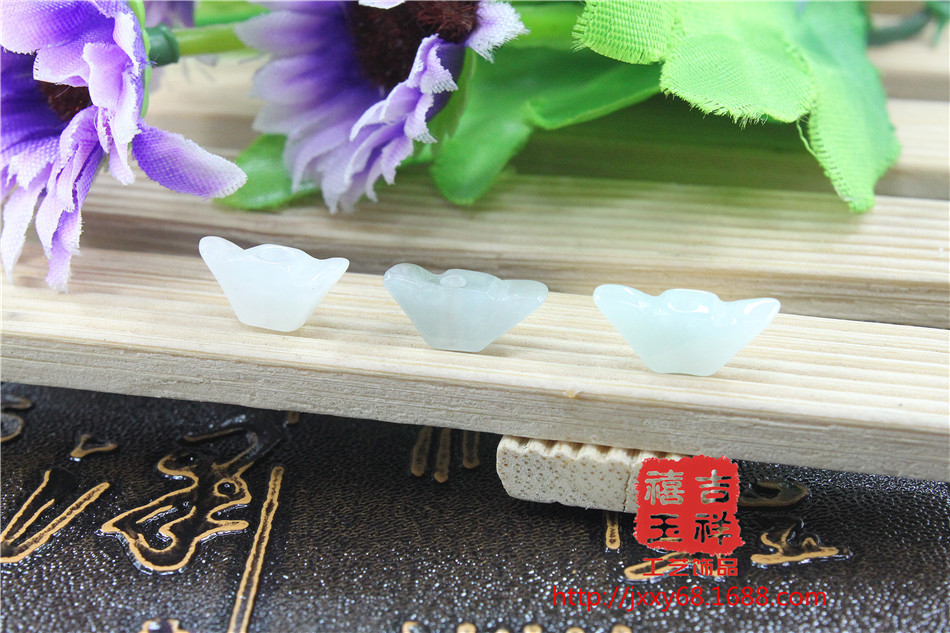 Natural jadeite A goods jewelry accessories jade small ingot loose accessories car hanging bag hanging material loose beads wholesale