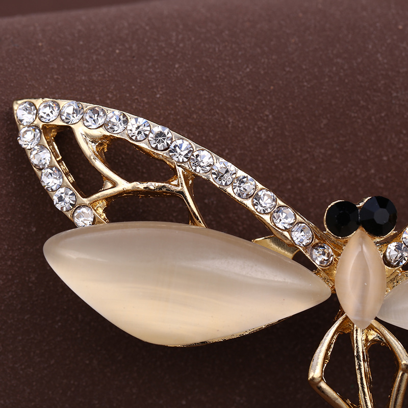 Manufacturers directly supply new hot-selling European and American Dragonfly diamond brooch Taobao explosions high-grade foreign trade jewelry